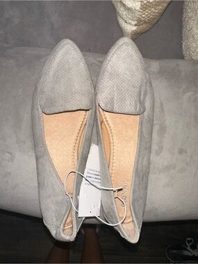 Old Navy Pointed Toe Suede Flats in Light Gray